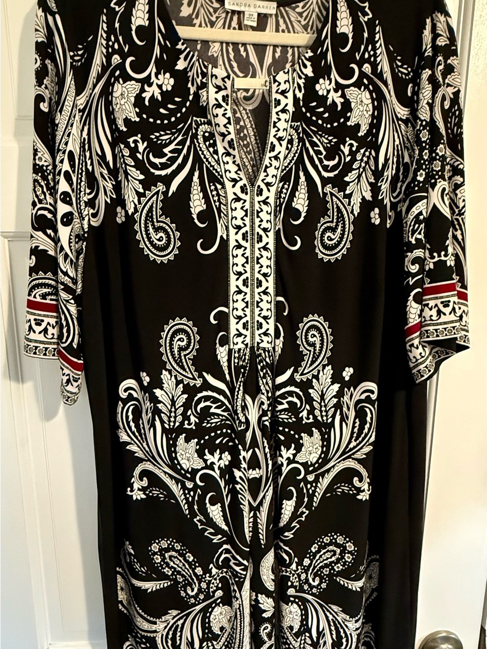 Sandra Darren Black & White Paisley Print Shift Dress